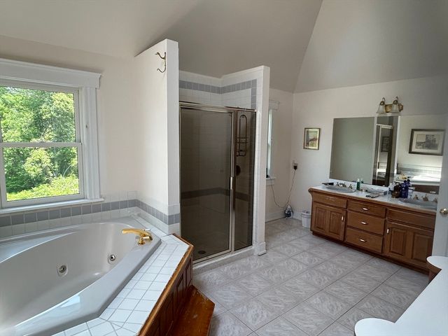 365 Middle St, Amherst, MA 01002