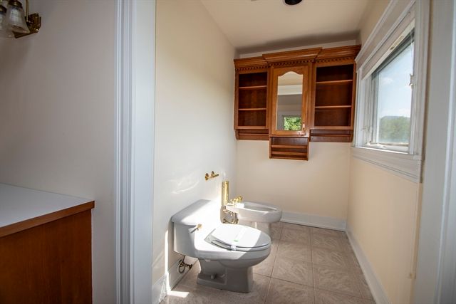 365 Middle St, Amherst, MA 01002