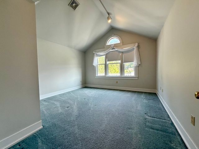 365 Middle St, Amherst, MA 01002