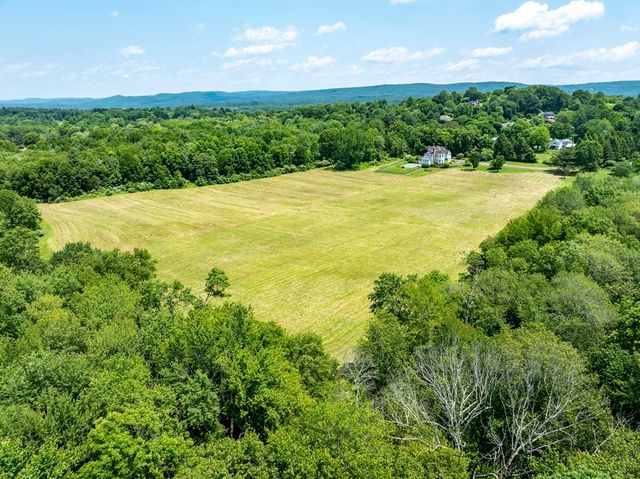 365 Middle St, Amherst, MA 01002