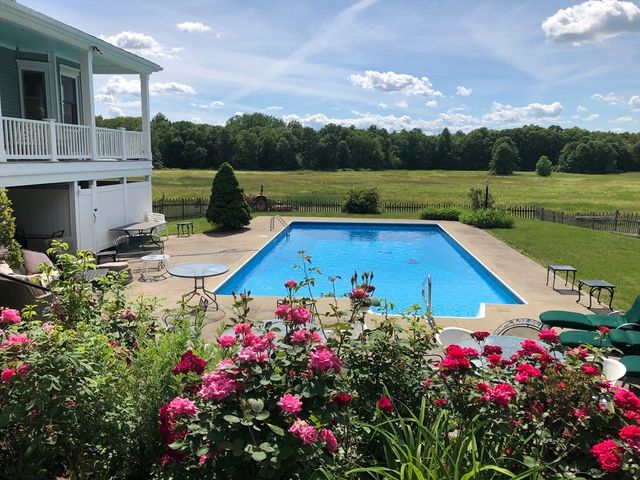 365 Middle St, Amherst, MA 01002