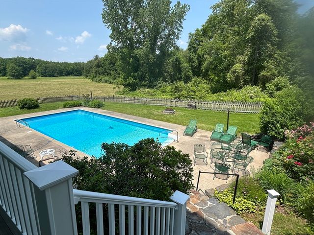 365 Middle St, Amherst, MA 01002