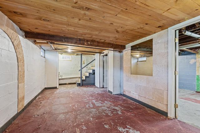 20 Lawndale Avenue, Nashua, NH 03060