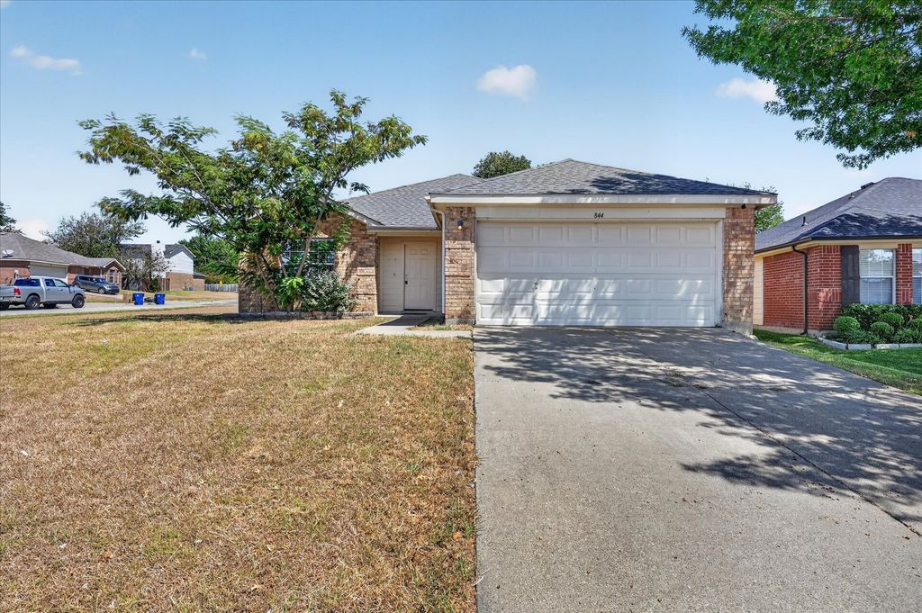 844 Canyon Cove Drive, Burleson, TX 76028 — exterior