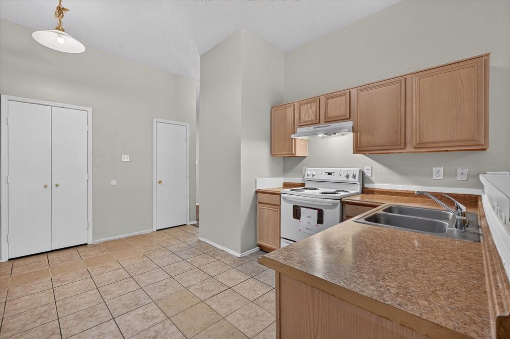 844 Canyon Cove Drive, Burleson, TX 76028 — photo 5