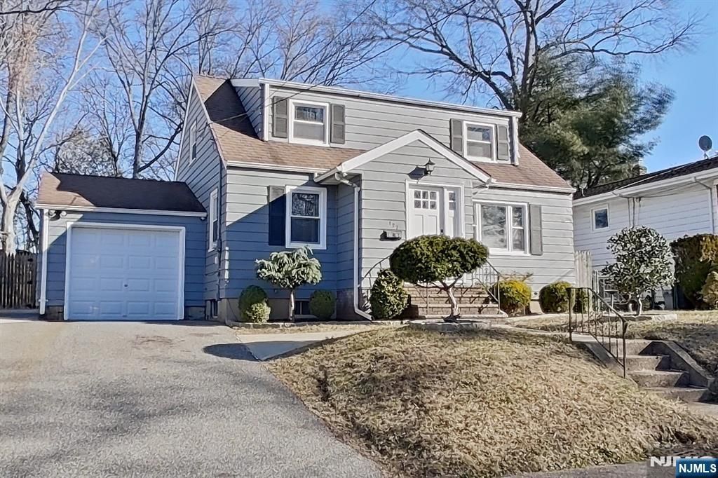 127 Iozia Terrace, Elmwood Park, NJ 07407