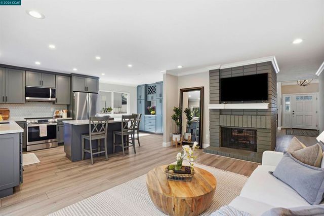 589 Zephyr Cir, Danville, CA 94526