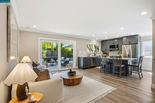 589 Zephyr Cir, Danville, CA 94526