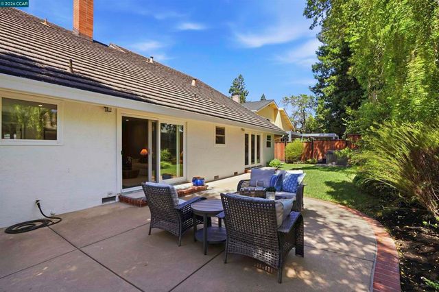 589 Zephyr Cir, Danville, CA 94526