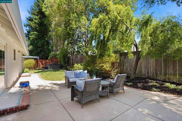 589 Zephyr Cir, Danville, CA 94526