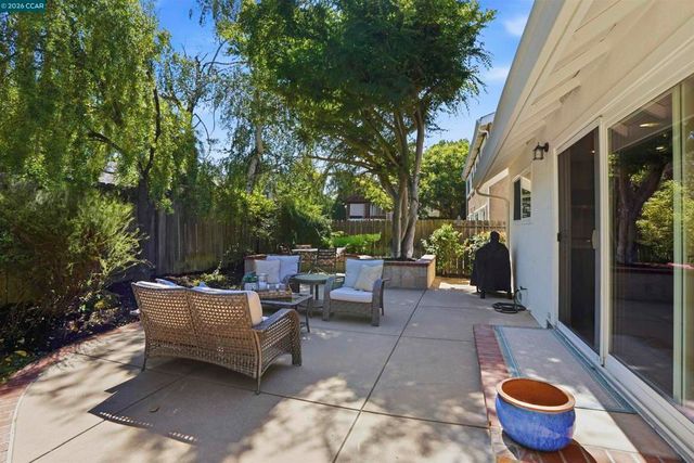 589 Zephyr Cir, Danville, CA 94526