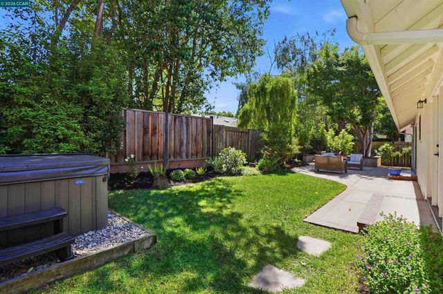 589 Zephyr Cir, Danville, CA 94526