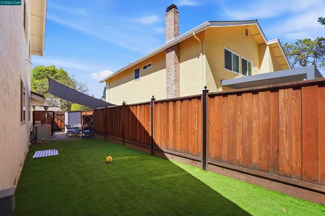 589 Zephyr Cir, Danville, CA 94526
