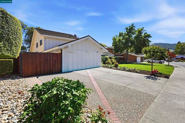 589 Zephyr Cir, Danville, CA 94526