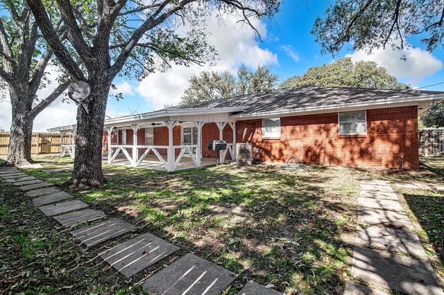 341 Dian Street, Burleson, TX 76028