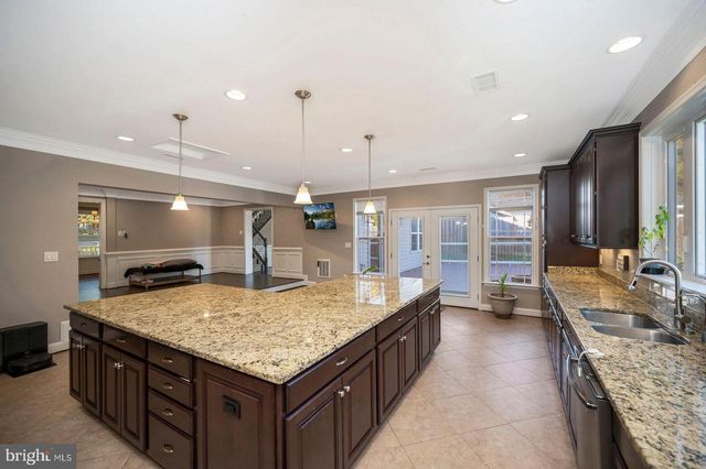 8110 SPRUCE ST, Manassas, VA 20111