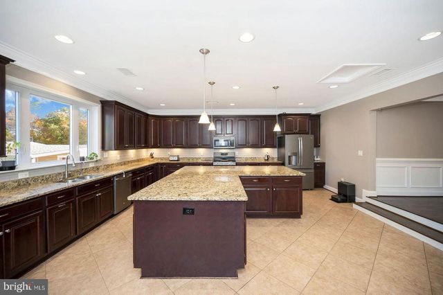 8110 SPRUCE ST, Manassas, VA 20111