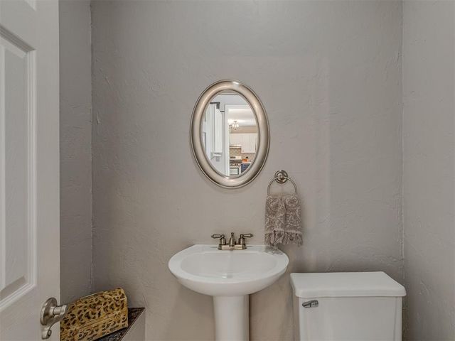 300 N Fretz Avenue, Edmond, OK 73003