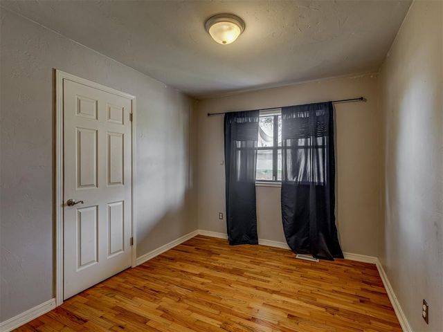 300 N Fretz Avenue, Edmond, OK 73003