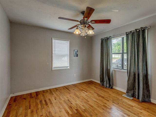 300 N Fretz Avenue, Edmond, OK 73003