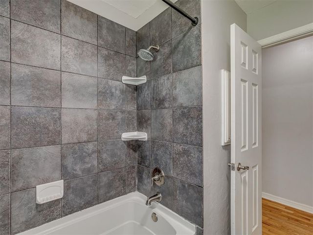 300 N Fretz Avenue, Edmond, OK 73003