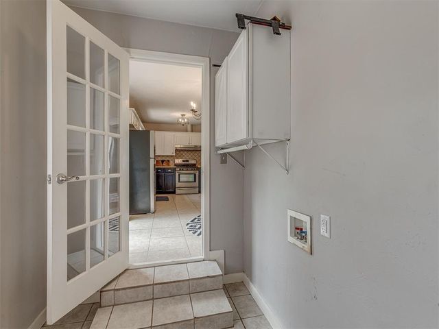 300 N Fretz Avenue, Edmond, OK 73003