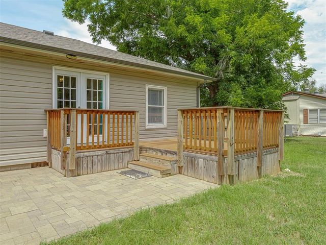 300 N Fretz Avenue, Edmond, OK 73003