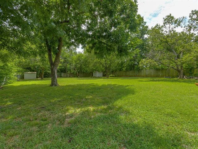 300 N Fretz Avenue, Edmond, OK 73003