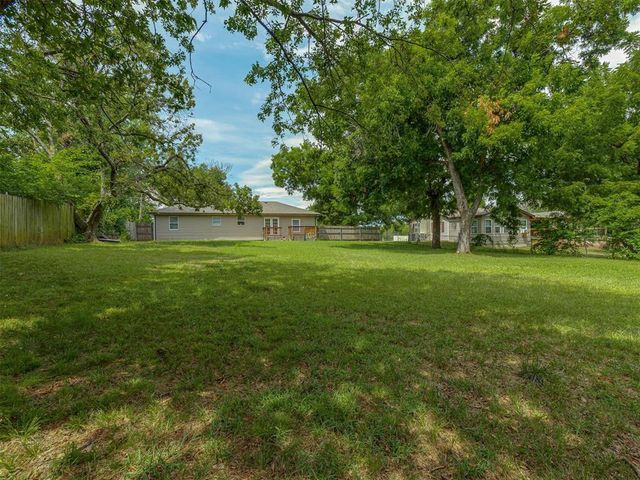300 N Fretz Avenue, Edmond, OK 73003