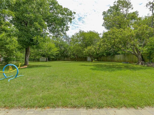 300 N Fretz Avenue, Edmond, OK 73003