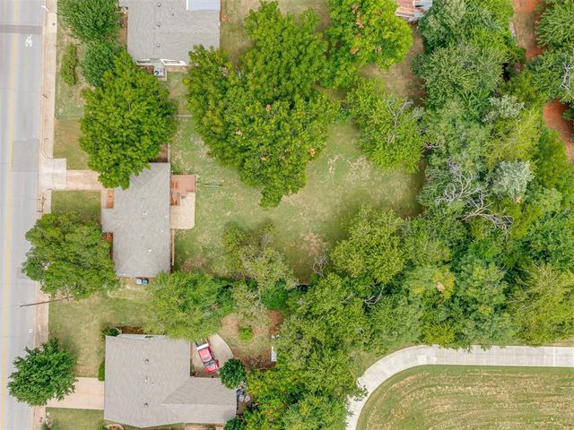 300 N Fretz Avenue, Edmond, OK 73003