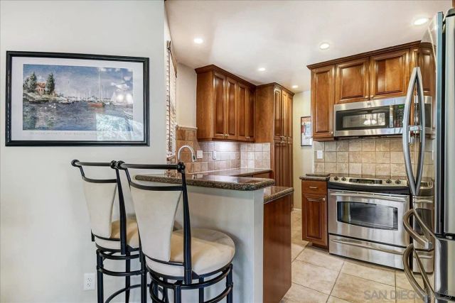 1262 River Glen Row 19, San Diego, CA 92111