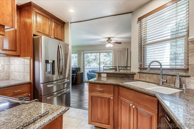 1262 River Glen Row 19, San Diego, CA 92111