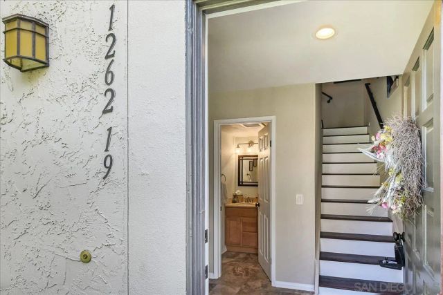 1262 River Glen Row 19, San Diego, CA 92111