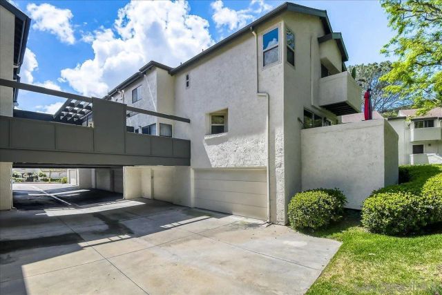 1262 River Glen Row 19, San Diego, CA 92111