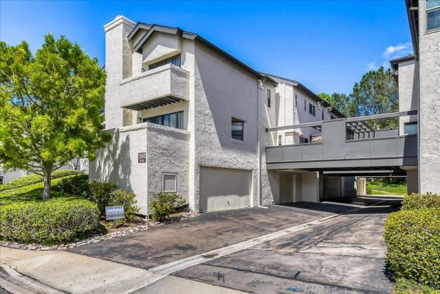 1262 River Glen Row 19, San Diego, CA 92111