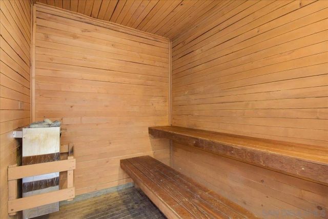 1262 River Glen Row 19, San Diego, CA 92111