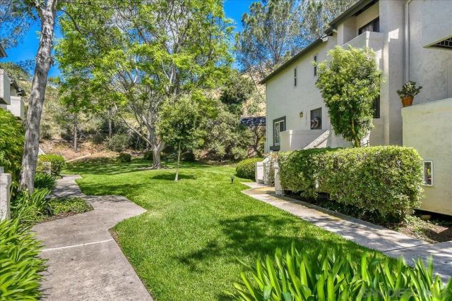 1262 River Glen Row 19, San Diego, CA 92111
