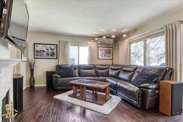 1262 River Glen Row 19, San Diego, CA 92111