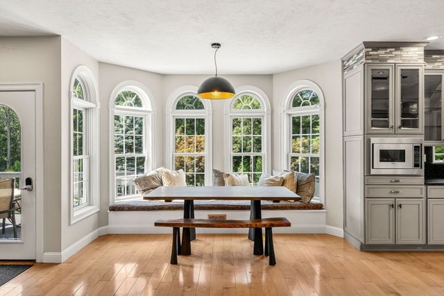 9 Grandview Rd, North Reading, MA 01864