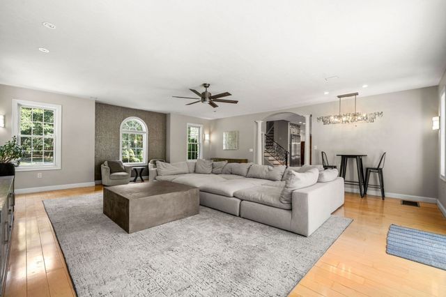 9 Grandview Rd, North Reading, MA 01864
