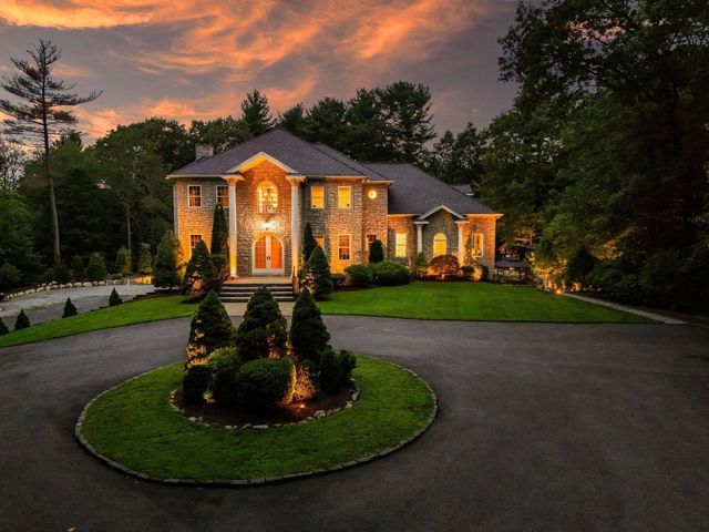 9 Grandview Rd, North Reading, MA 01864