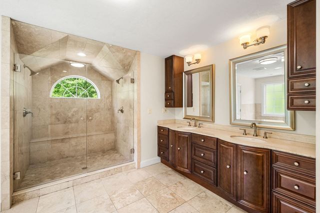 9 Grandview Rd, North Reading, MA 01864