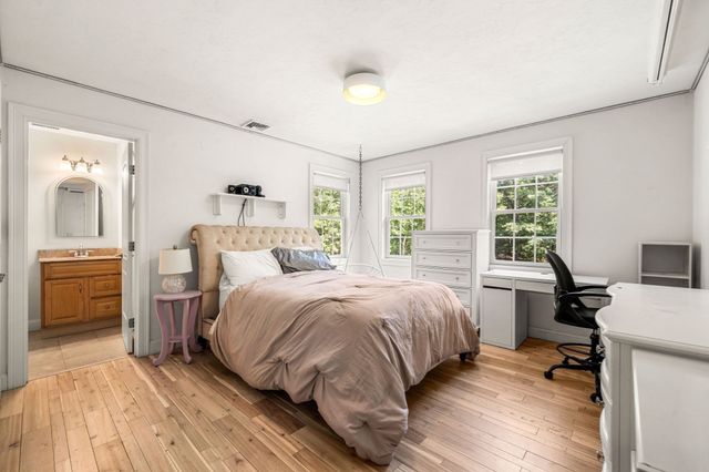 9 Grandview Rd, North Reading, MA 01864