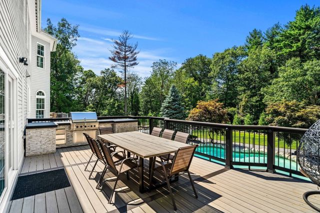 9 Grandview Rd, North Reading, MA 01864