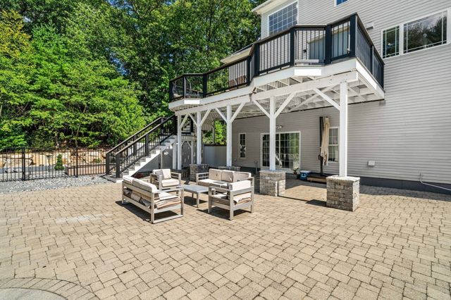 9 Grandview Rd, North Reading, MA 01864