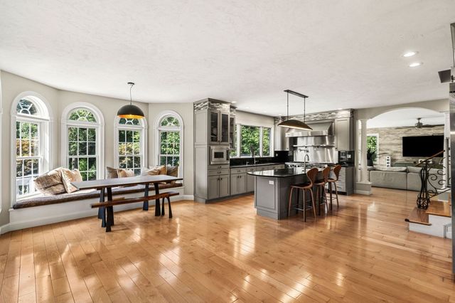 9 Grandview Rd, North Reading, MA 01864