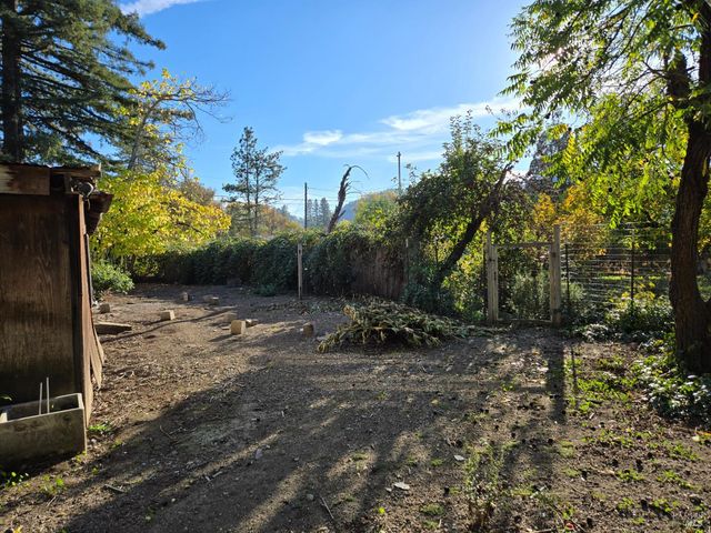 454 Della Ave, Willits, CA 95490