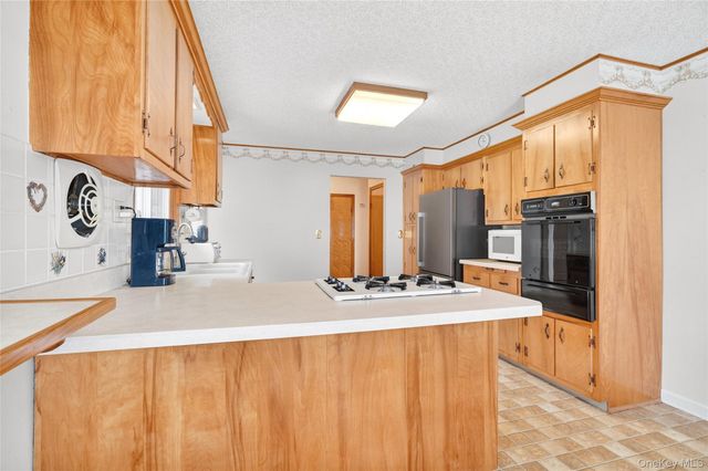 10 Cricketown Road, Stony Point, NY 10980