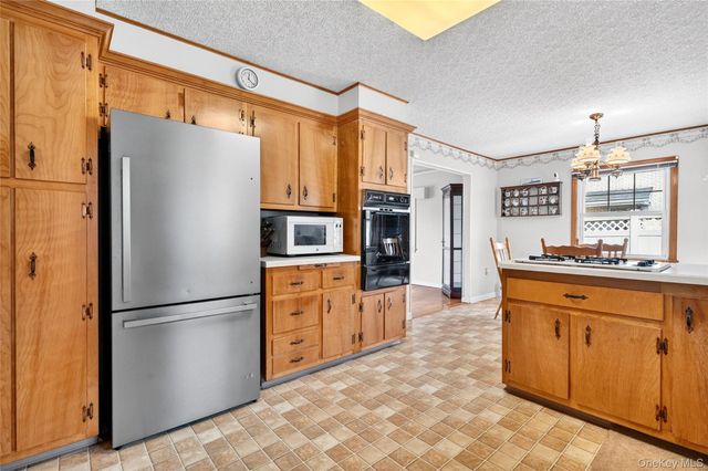 10 Cricketown Road, Stony Point, NY 10980